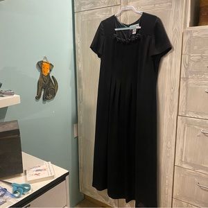 Women’s Jessica Howard Long Black Dress Size 14